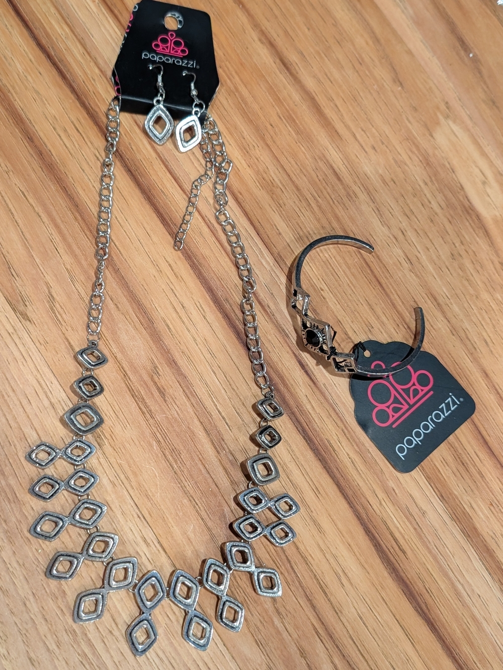 Paparazzi Silver Geometric Necklace & Earring Set